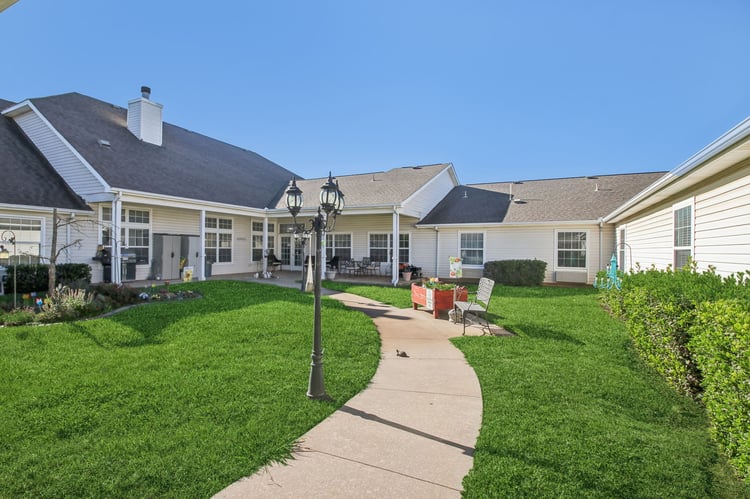 28-web-or-mls-W Blueridge Dr-028
