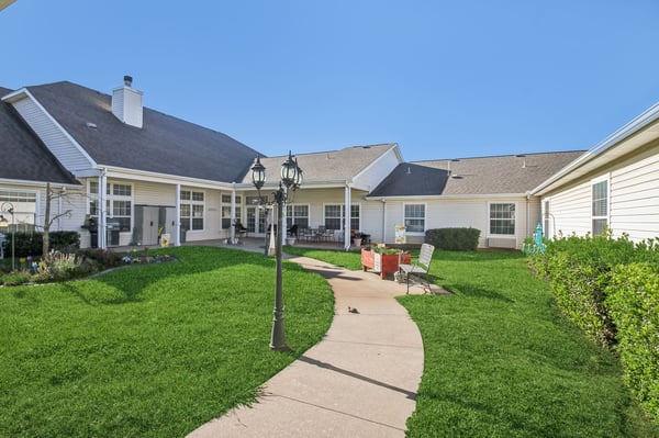 28-web-or-mls-W Blueridge Dr-028